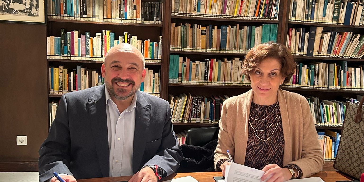 FOTO FIRMA CONVENIO FUNDACION PODERA Y FUNDACION LOPEZ-IBOR